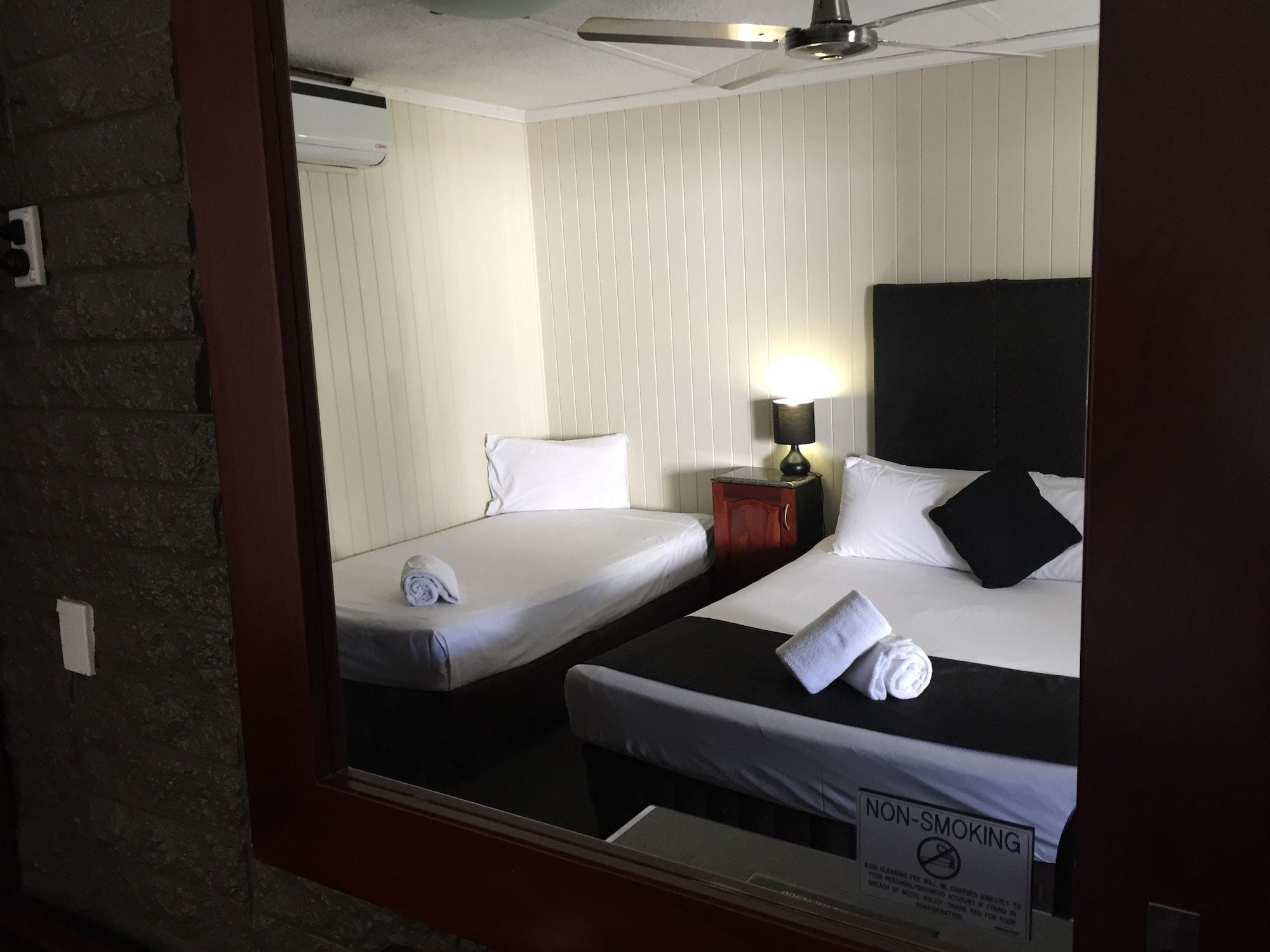 Country Plaza Motor Inn Mackay Kültér fotó