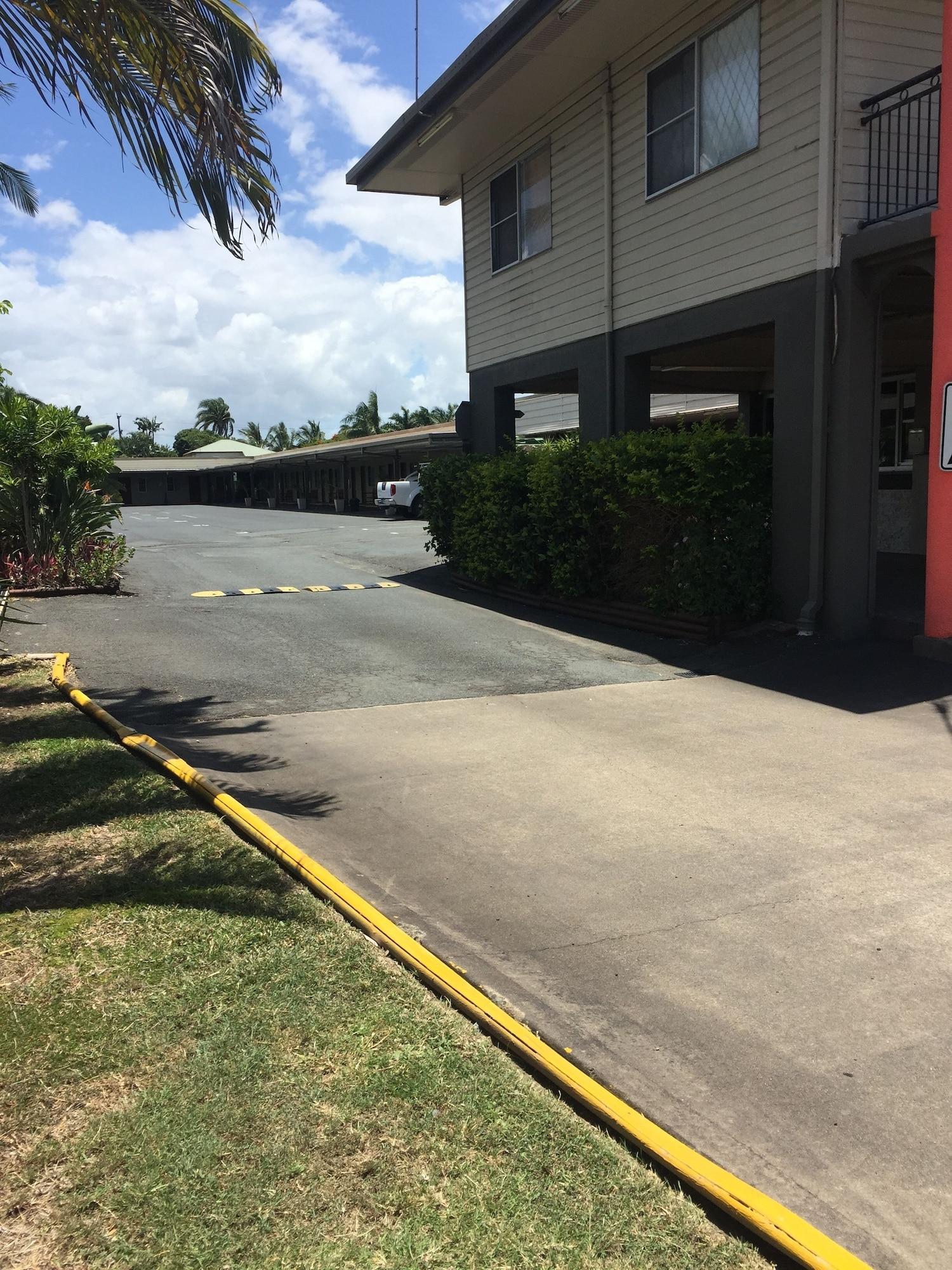 Country Plaza Motor Inn Mackay Kültér fotó