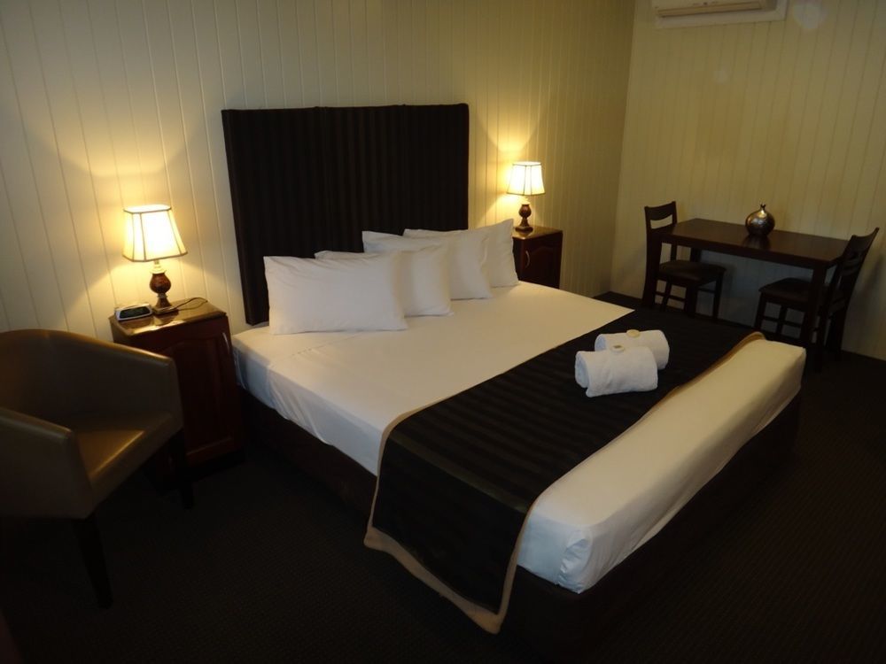 Country Plaza Motor Inn Mackay Kültér fotó